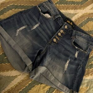 Jean Shorts.
brand: Indigo Rein
Waist: 29
Size: 11